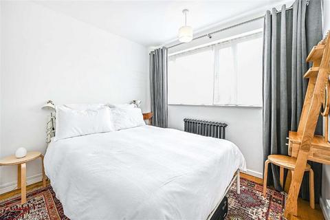 2 bedroom flat for sale, Churchill Gardens, London SW1V