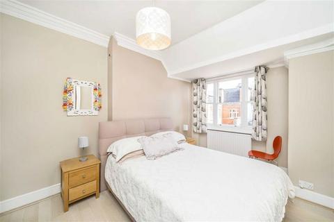 3 bedroom flat for sale, Westminster Palace Gardens, London SW1P