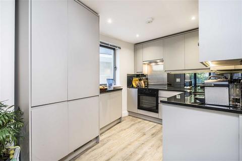 1 bedroom flat for sale, Montaigne Close, London SW1P