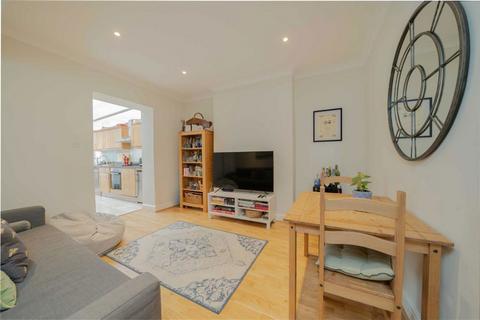 2 bedroom flat for sale, Moreton Terrace, London SW1V