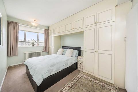 3 bedroom flat for sale, Churchill Gardens, London SW1V