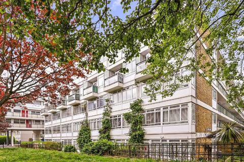 Studio for sale, Churchill Gardens, London SW1V