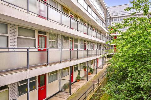 Studio for sale, Churchill Gardens, London SW1V