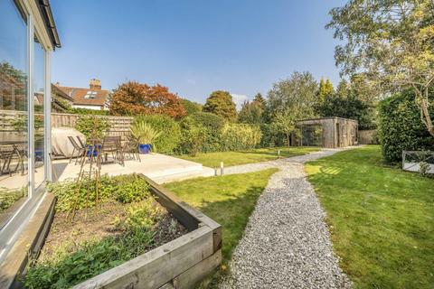 19 Wilton Crescent, London, SW19 3QY