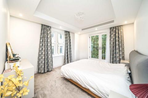 3 bedroom flat for sale, Chambers Park Hill, London SW20