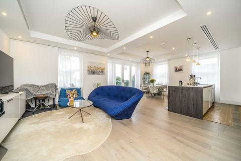 3 bedroom flat for sale, Chambers Park Hill, London SW20