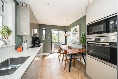 2 bedroom flat for sale, Milton Road, London SW19