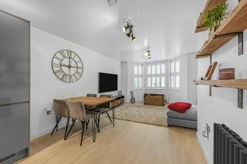 2 bedroom flat for sale, Hartfield Road, London SW19