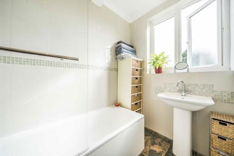 10 Stratton Road, London, SW19 3JG