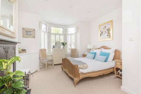 2 bedroom flat for sale, Effra Road, London SW19