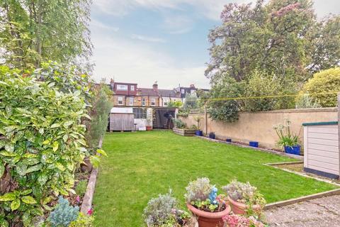 2 bedroom flat for sale, Pelham Road, London SW19