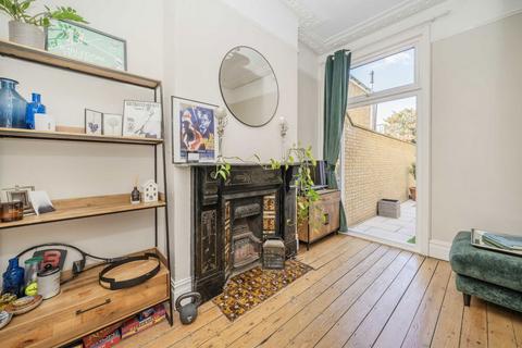 2 bedroom flat for sale, Landgrove Road, London SW19