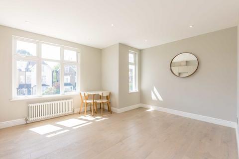 2 bedroom flat for sale, Queens Road, London SW19