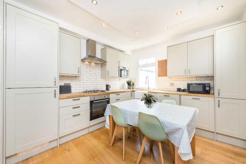 3 bedroom flat for sale, Dryden Road, London SW19