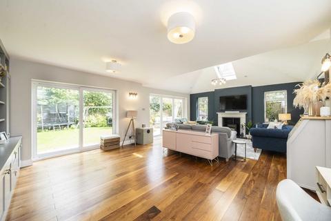 4 bedroom detached house for sale, Stratton Close, London SW19