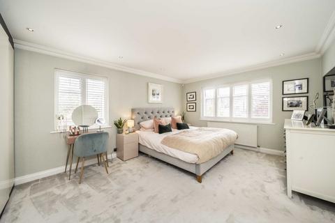 4 Stratton Close, London, SW19 3JF