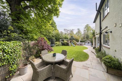 4 Stratton Close, London, SW19 3JF