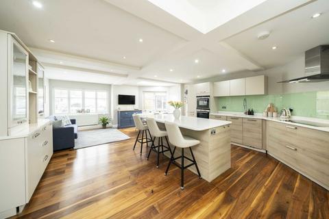 4 Stratton Close, London, SW19 3JF