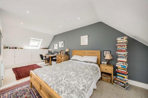 4 Barton Mews, London, SW19 8LQ