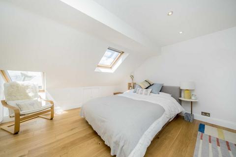 89 Hamilton Road, London, SW19 1JG