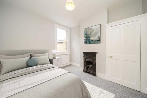 64 Hamilton Road, London, SW19 1JF