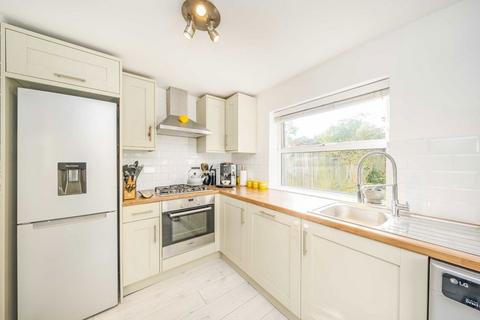 2 bedroom flat for sale, Queens Road, London SW19