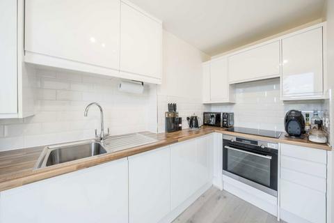 2 bedroom flat for sale, Merton Road, London SW19