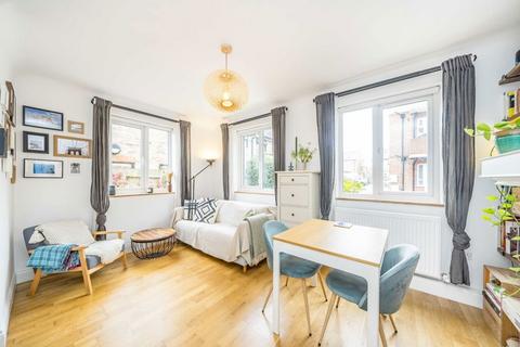 2 bedroom flat for sale, Montague Road, London SW19