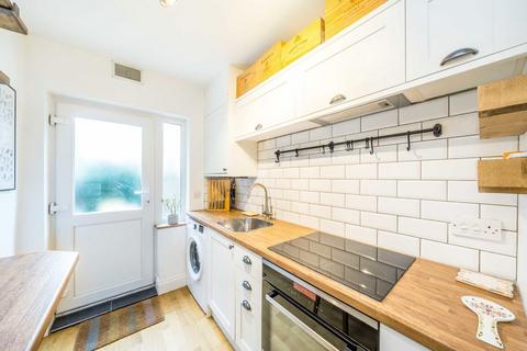 2 bedroom flat for sale, Montague Road, London SW19