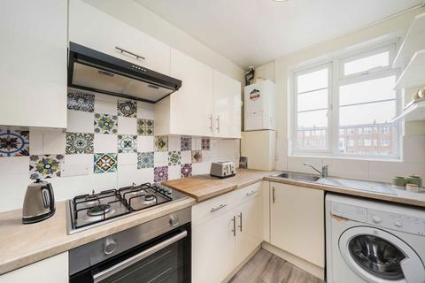 3 bedroom flat for sale, Coombe Lane, London SW20