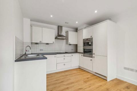 2 bedroom house to rent, St. Catherines Close, London SW20