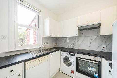 3 bedroom house to rent, Avondale Road, London SW19