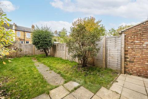 3 bedroom house to rent, Avondale Road, London SW19