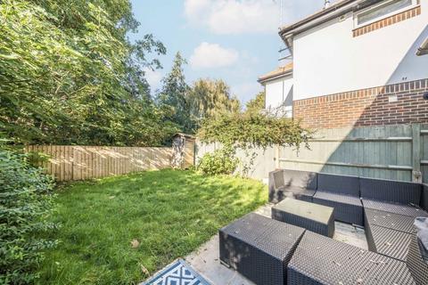 3 bedroom semi-detached house to rent, Westcoombe Avenue, London SW20