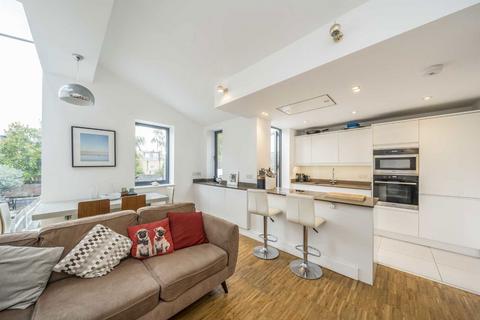 3 bedroom maisonette for sale, Gladstone Road, London SW19