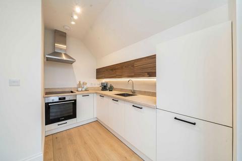 2 bedroom flat for sale, Blenheim Road, Raynes Park SW20