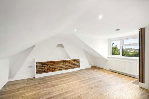 4 bedroom maisonette to rent, Haydons Road, London SW19