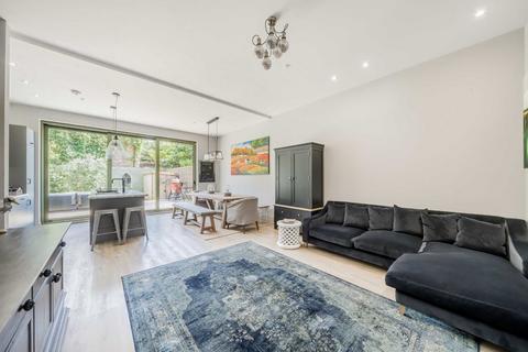 4 bedroom terraced house for sale, Montague Road, London SW19