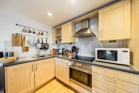 2 bedroom flat for sale, High Path, London SW19