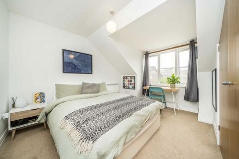 2 bedroom flat for sale, High Path, London SW19