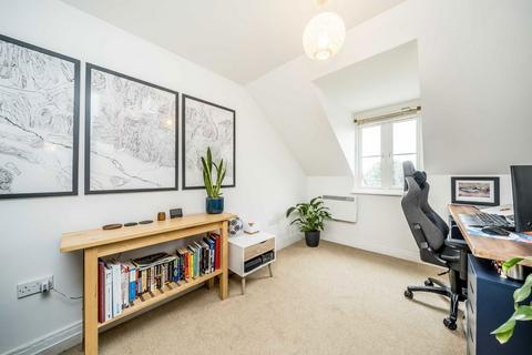 2 bedroom flat for sale, High Path, London SW19