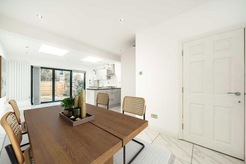 4 bedroom terraced house for sale, Chase Side Avenue, London SW20