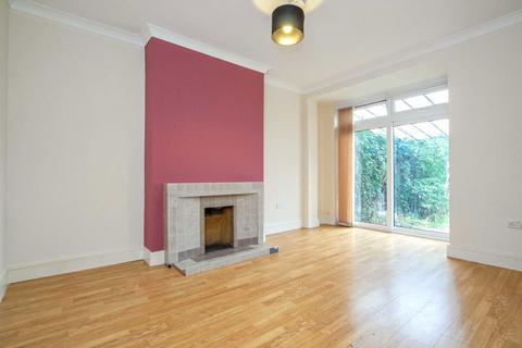 3 bedroom house to rent, Sandbourne Avenue, London SW19