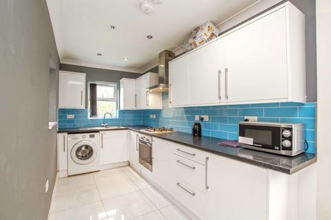 3 bedroom house to rent, Sandbourne Avenue, London SW19