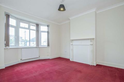 3 bedroom house to rent, Sandbourne Avenue, London SW19