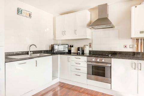 2 bedroom flat to rent, Elm Grove, London SW19