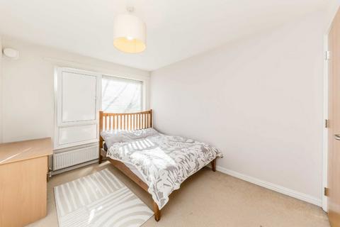 2 bedroom flat to rent, Elm Grove, London SW19