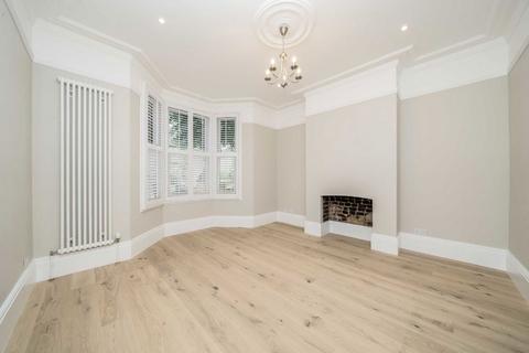 4 bedroom terraced house for sale, Barry Road, London SE22