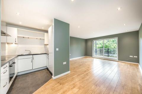 2 bedroom flat for sale, Highwood Close, London SE22