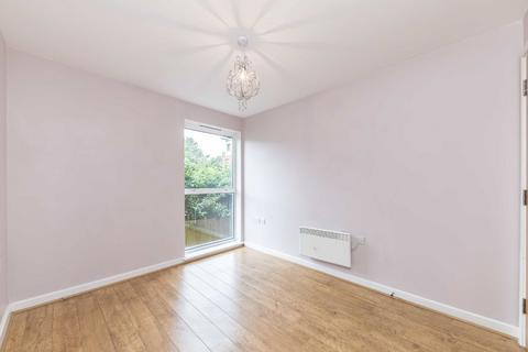 2 bedroom flat for sale, Highwood Close, London SE22